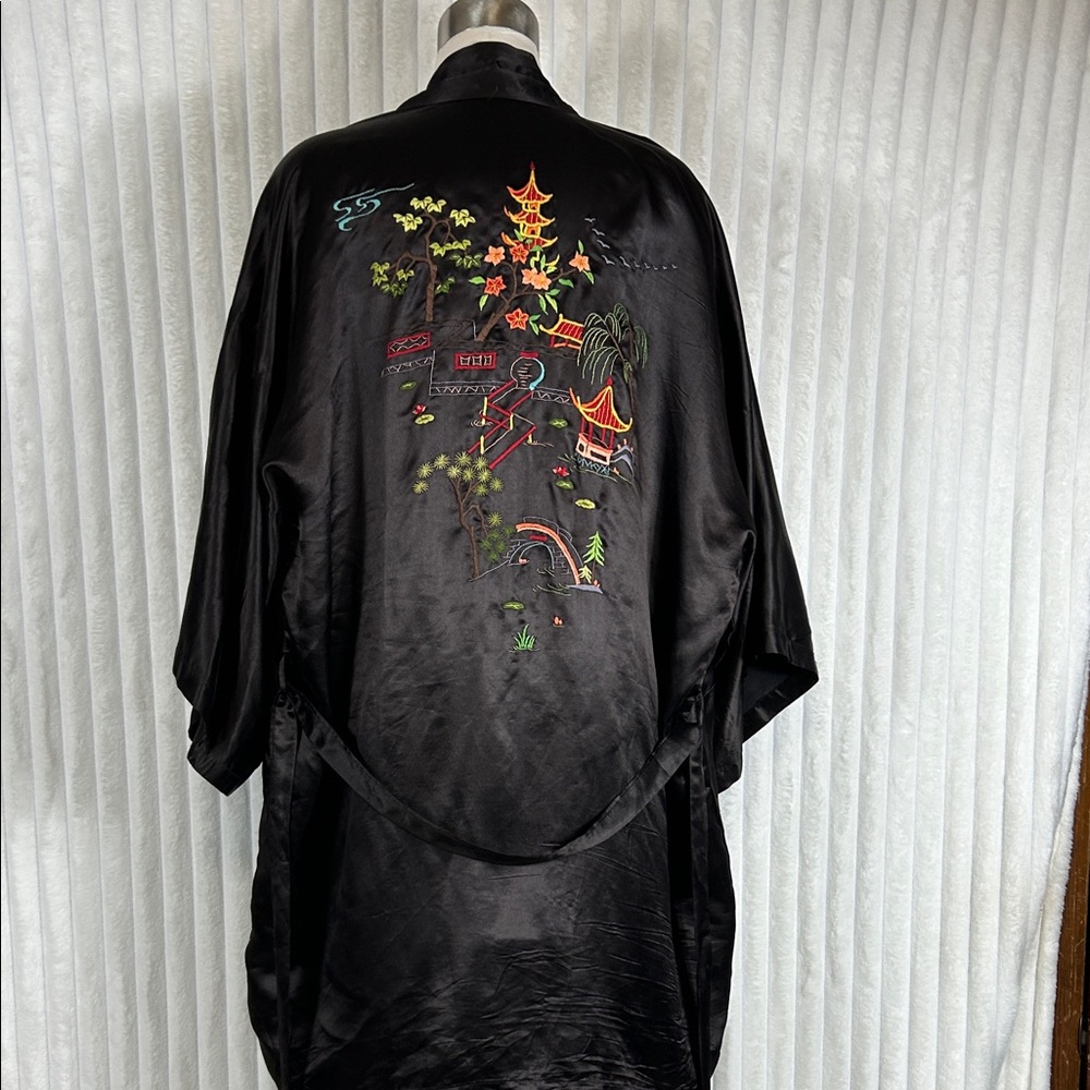 Vtg 80s GOLDEN DRAGON Black Silk Kimono hand, embroidered belted Robe unisex XL